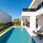 Stylish Istrian With Private Pool Novigrad Istria