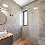 Hébergement de vacances Stylish Istrian With Private Pool Novigrad Istria